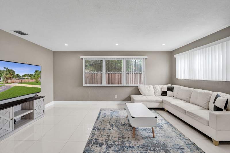 4 bedroom Single Family Residence at 921 NW 14th Street, Chateau Park Sec, Fort Lauderdale — photo 5
