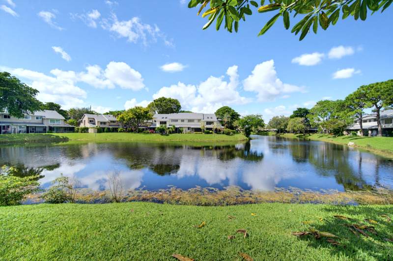 2 bedroom Townhouse at 2276 Discovery Circle #2276, Coral Point North, Deerfield Beach — photo 2