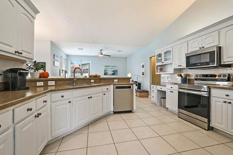 3210 SE Otis Lane, Port St. Lucie FL - photo 8 of 36
