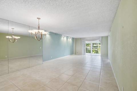 4725 Lucerne Lakes Boulevard #301, Lake Worth FL - photo 13 of 25