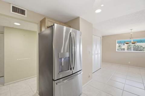 4725 Lucerne Lakes Boulevard #301, Lake Worth FL - photo 8 of 25