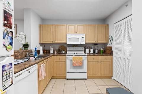 529 E Sheridan Street #1081, Dania Beach FL - photo 10 of 18