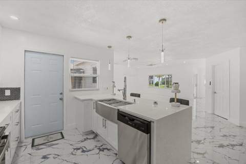 1051 SW Dubois, Port St. Lucie FL - photo 11 of 29