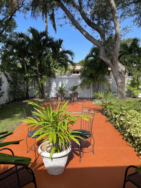 5 bedroom Single Family Residence at 8670 NW 19th Street, Pasadena Lakes West, Pembroke Pines — photo 2