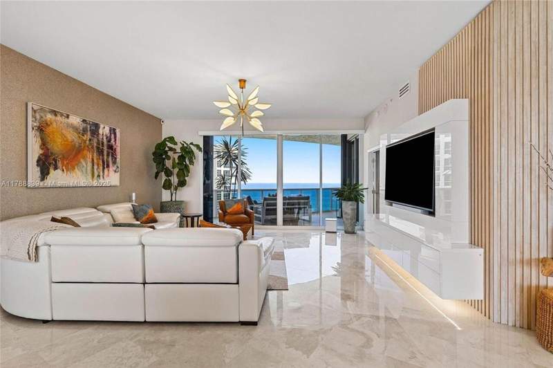 2 bedroom Condominium at 3100 N Ocean Boulevard #2603, Lhermitage I Condominium, Fort Lauderdale — photo 2