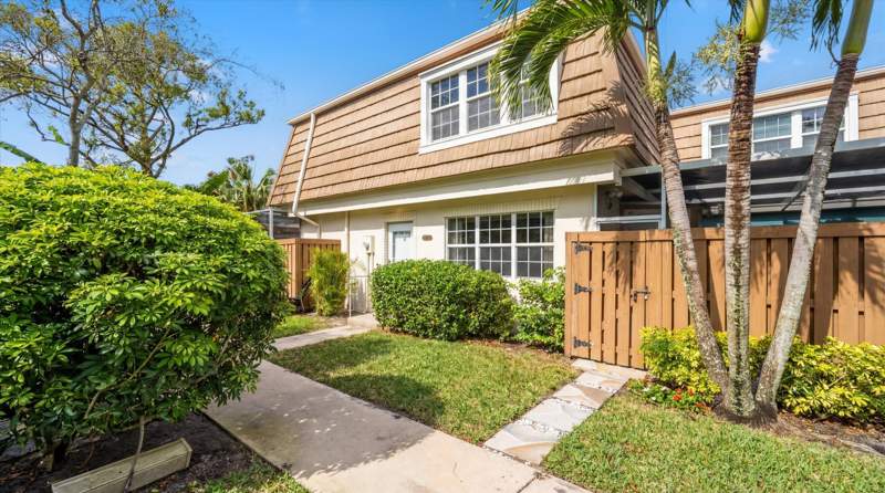 3 bedroom Townhouse at 4348 Hazel Avenue #Unit B, Winchester Court, Palm Beach Gardens — photo 2