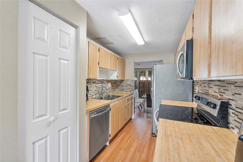 4 bedroom Condominium at 845 NW 80th Terrace #6, Townhouses at Jacaranda, Plantation — photo 3