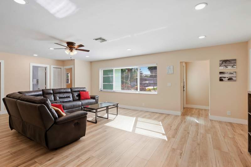 4 bedroom Single Family Residence at 6880 Kingston Drive, Island Estates, Lake Worth — photo 4