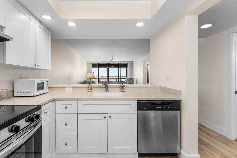 2 bedroom Condominium at 1950 SW Palm City Road #14203, Circle Bay Yacht Club Condo, Stuart — photo 4