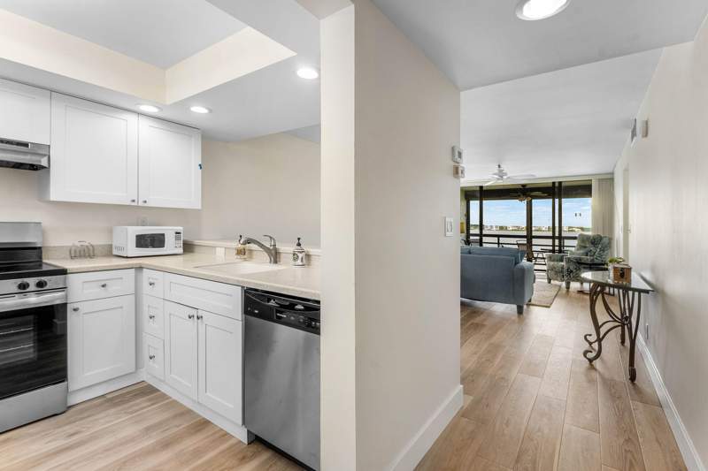 2 bedroom Condominium at 1950 SW Palm City Road #14203, Circle Bay Yacht Club Condo, Stuart — photo 5