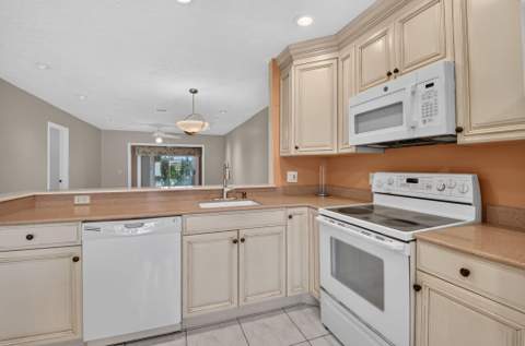 6789 Moonlit Drive, Delray Beach FL - photo 14 of 45