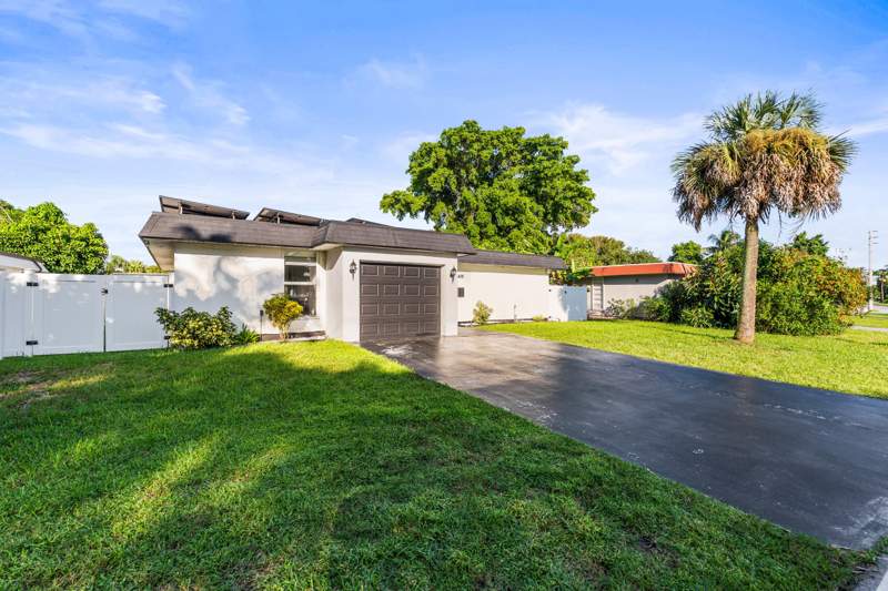 3 bedroom Single Family Residence at 6408 Brookwood Boulevard, Mainlands Of Tamarac Lakes, Tamarac — photo 4