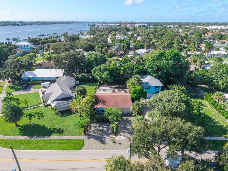 3 bedroom Single Family Residence at 545 S Lake Drive, Lakeside Point Add To Lantana, Lantana — photo 2