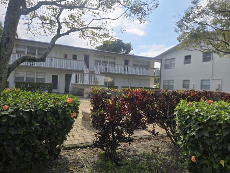 1 bedroom Condominium at 17 Cambridge A, Cambridge Condo, West Palm Beach — photo 2