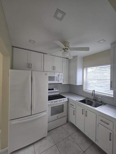 17 Cambridge A, West Palm Beach FL - photo 13 of 15