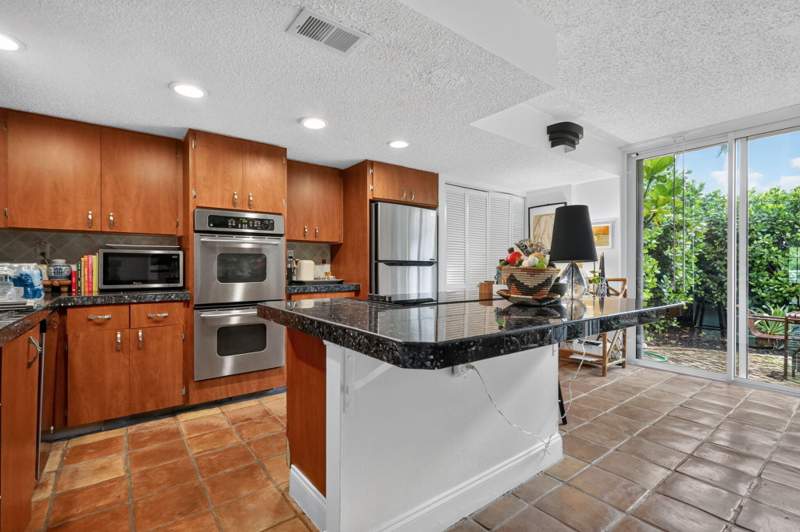 2 bedroom Townhouse at 946 NE 24th Avenue #186, Venetian Park IV Condo, Hallandale Beach — photo 4