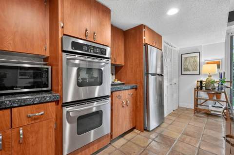 946 NE 24th Avenue #186, Hallandale Beach FL - photo 22 of 68