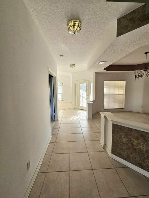 909 SW Lake Charles Circle, Port St. Lucie FL - photo 10 of 33