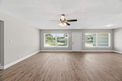 207 Bayberry Drive, Lake Park FL - photo 10 of 38