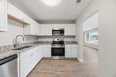 207 Bayberry Drive, Lake Park FL - photo 13 of 38