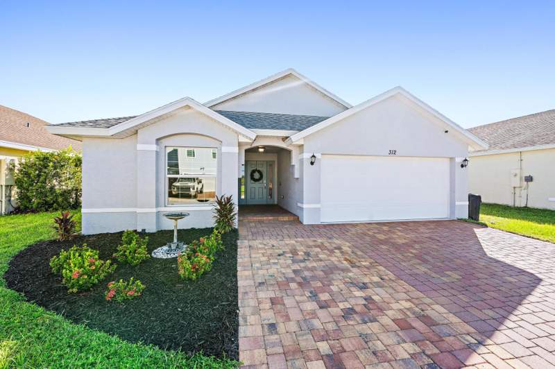 3 bedroom Single Family Residence at 312 Palm Breezes Drive, Morningside Palm Breezes Club Phase 2A, Fort Pierce — photo 2
