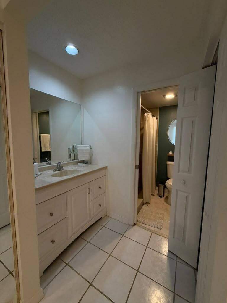 2 bedroom Townhouse at 1437 Royal Forest Court, Royal Forest Townhouses, West Palm Beach — photo 5