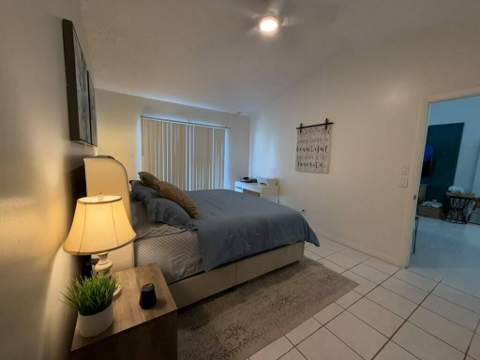 1437 Royal Forest Court, West Palm Beach FL - photo 7 of 51
