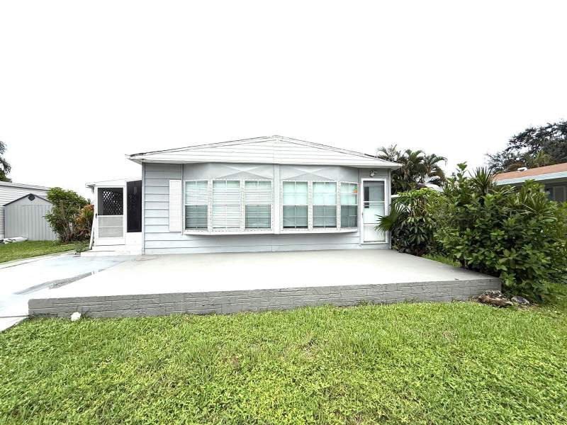 2 bedroom Manufactured Home at 3319 NW 64th Court, Tallowwood Isle, Coconut Creek — photo 3