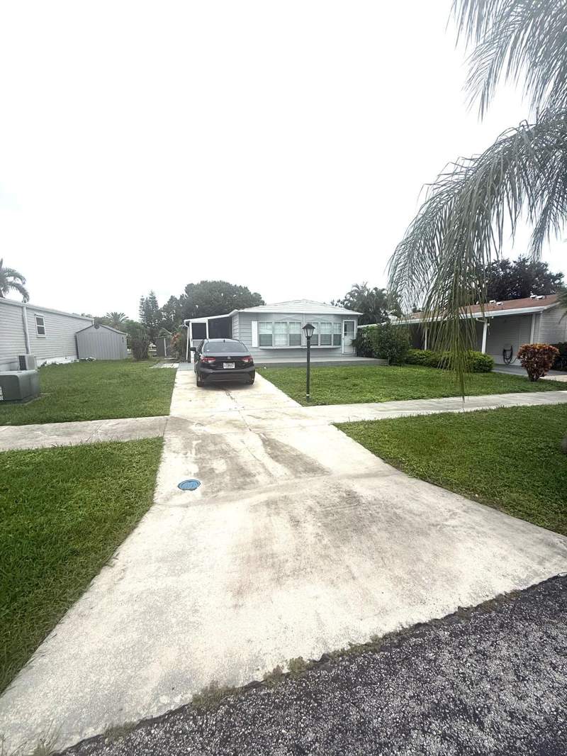 2 bedroom Manufactured Home at 3319 NW 64th Court, Tallowwood Isle, Coconut Creek — photo 4