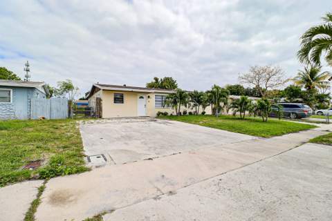 219 NE 6th Avenue, Boynton Beach FL - photo 8 of 10