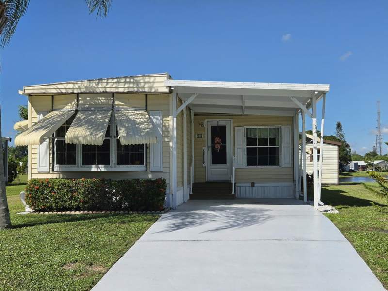 2 bedroom Manufactured Home at 99 W Caribbean, Golf Village, Port St. Lucie — photo 2