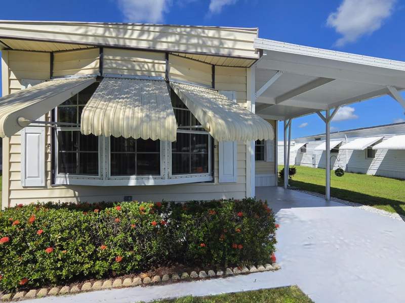 2 bedroom Manufactured Home at 99 W Caribbean, Golf Village, Port St. Lucie — photo 3