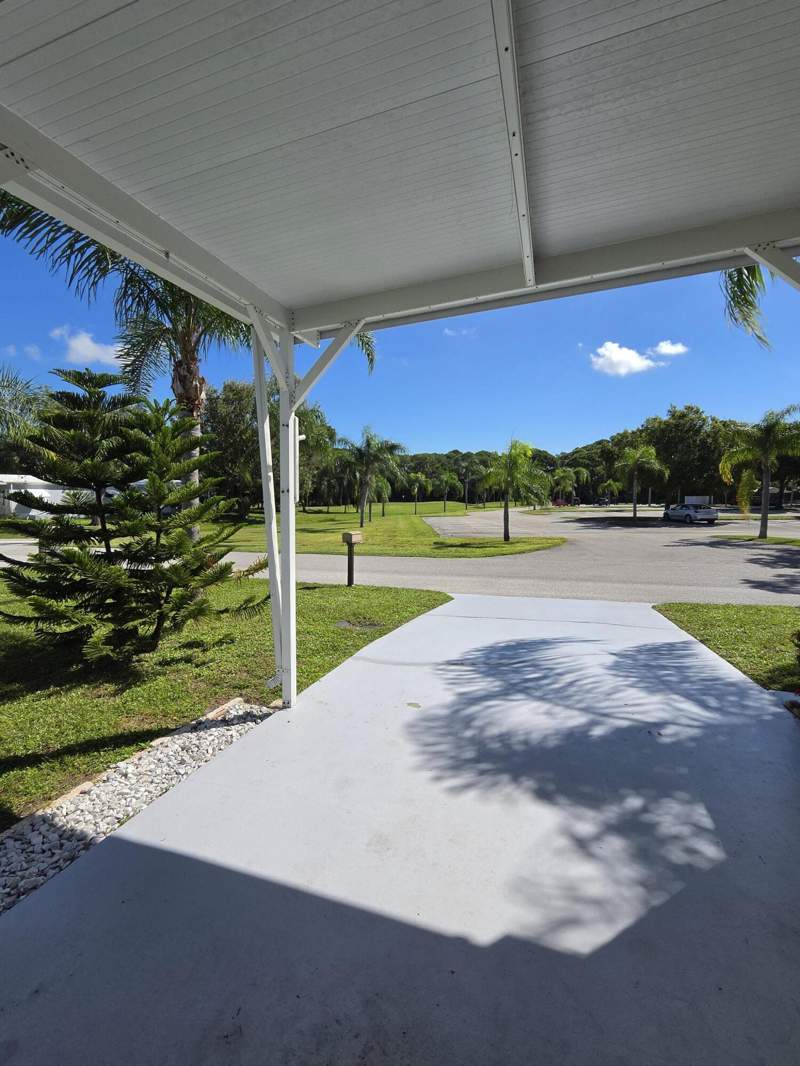 2 bedroom Manufactured Home at 99 W Caribbean, Golf Village, Port St. Lucie — photo 5