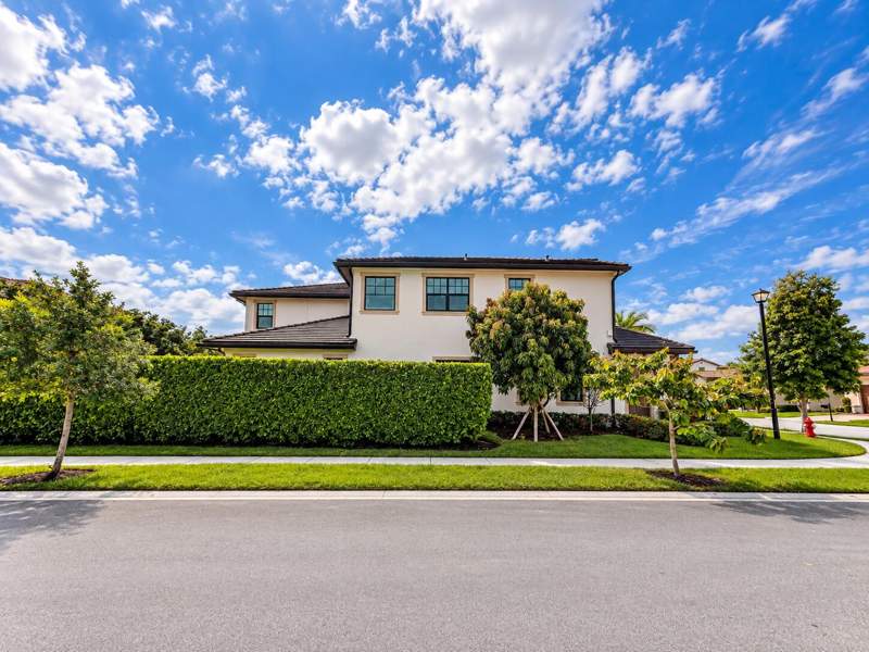 5 bedroom Single Family Residence at 10982 Pinnacle Way, Watercrest-42 Acres, Parkland — photo 4