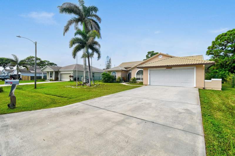 3 bedroom Single Family Residence at 1758 SE Duma Terrace, Port St Lucie Section 40, Port St. Lucie — photo 3
