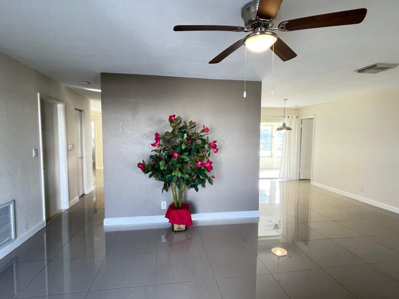 2 bedroom Single Family Residence at 1304 SW 15th Street, Palm Beach Leisureville Sec 9, Boynton Beach — photo 4