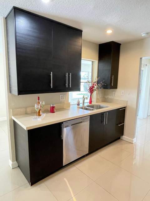 1304 SW 15th Street, Boynton Beach FL - photo 10 of 31