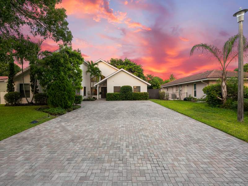 4 bedroom Single Family Residence at 875 NW 83rd Drive, Ramblewood South, Coral Springs — photo 3