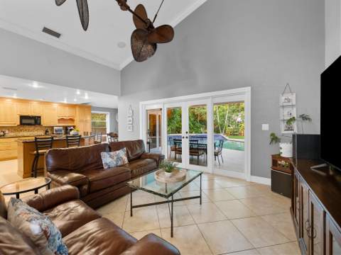875 NW 83rd Drive, Coral Springs FL - photo 8 of 41