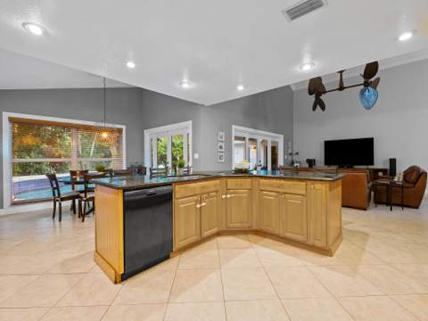 875 NW 83rd Drive, Coral Springs FL - photo 9 of 41