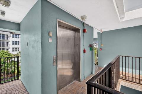 180 SE 20th Avenue #403, Deerfield Beach FL - photo 14 of 65