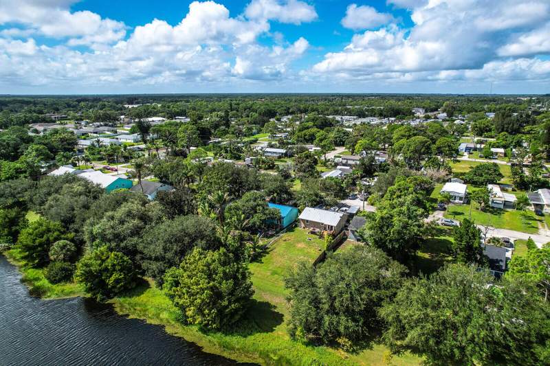 2 bedroom Single Family Residence at 5275 SE Horizon Avenue, Port Salerno, Stuart — photo 2