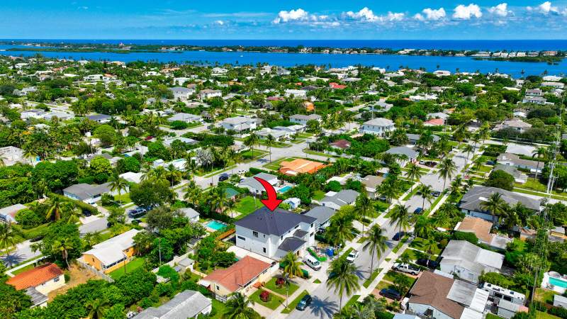 5 bedroom Single Family Residence at 343 Lytle Street, Broadmoor Sec 4, West Palm Beach — photo 2