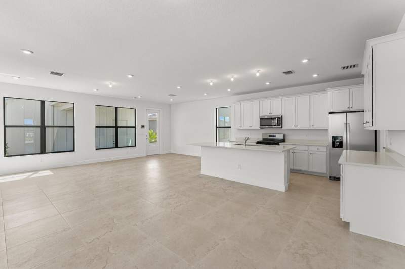 4 bedroom Single Family Residence at 921 SW Newfield Avenue, Newfield Crossroads, Palm City — photo 4