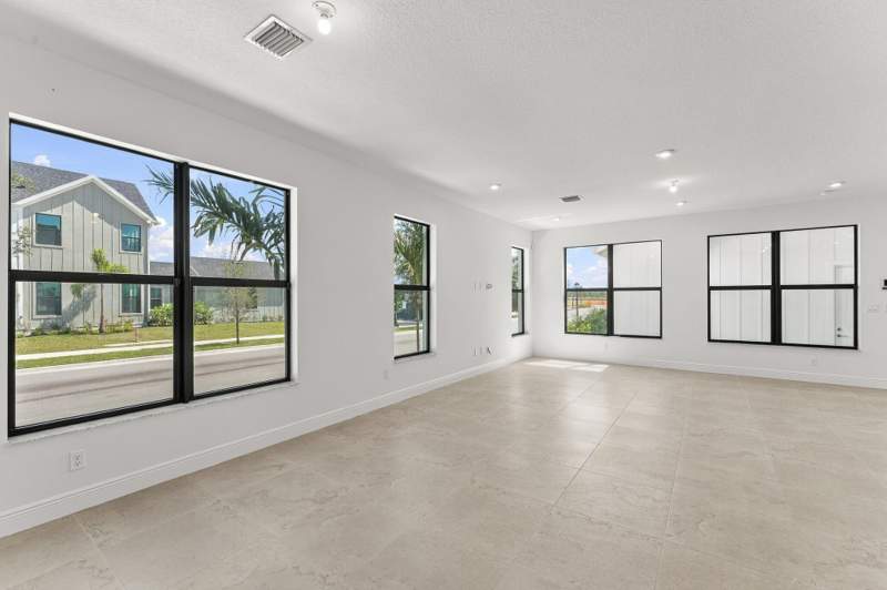 4 bedroom Single Family Residence at 921 SW Newfield Avenue, Newfield Crossroads, Palm City — photo 5