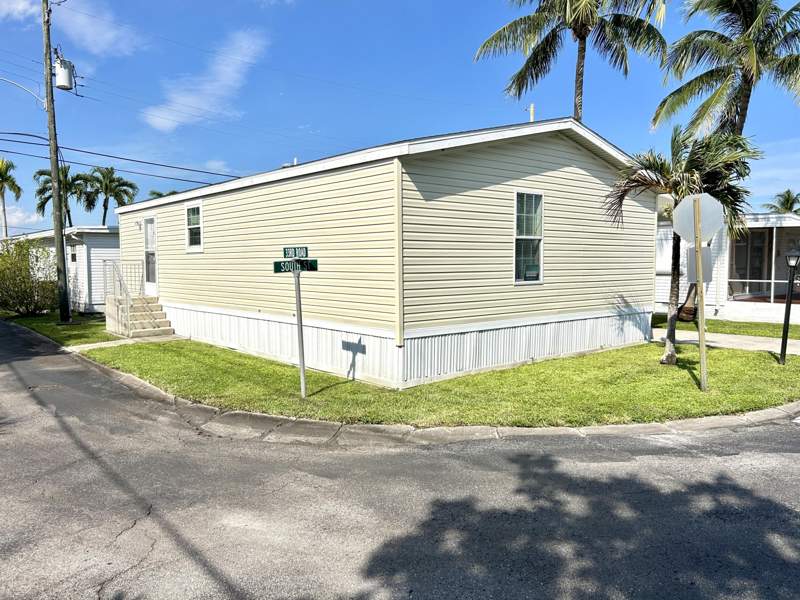 2 bedroom Manufactured Home at 3349 South Street, Orangebrook Harbor, Hollywood — photo 2