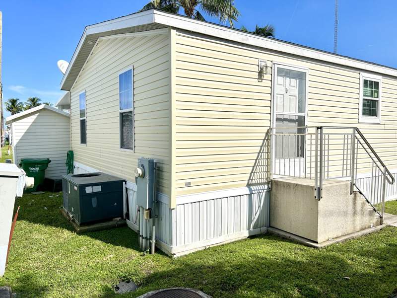 2 bedroom Manufactured Home at 3349 South Street, Orangebrook Harbor, Hollywood — photo 3