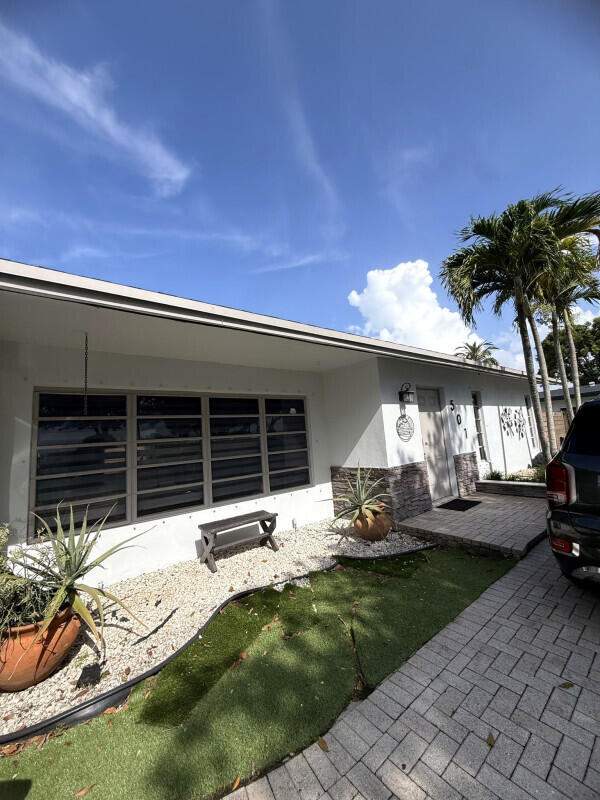 5 bedroom Single Family Residence at 501 NW 98th Avenue, Pasadena Lakes South, Pembroke Pines — photo 5