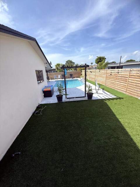 501 NW 98th Avenue, Pembroke Pines FL - photo 9 of 30