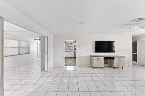 1003 SW 17th Street, Boynton Beach FL - photo 10 of 35
